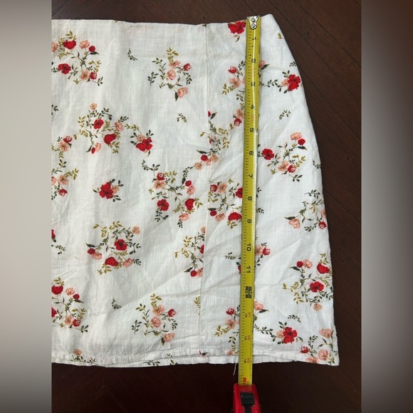 HAVANA Floral White Skirt SIZE S - Picture 2 of 6